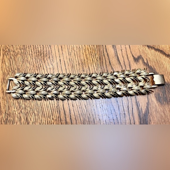 Coro Pegasus VTG Bracelet Silver Gold Sparkle Tone 1950’s Chunky VTG Collectible - Picture 6 of 17